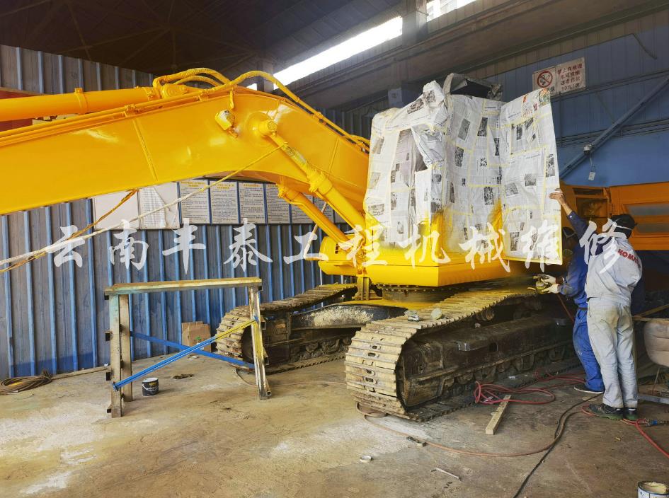 挖掘機翻新現(xiàn)場